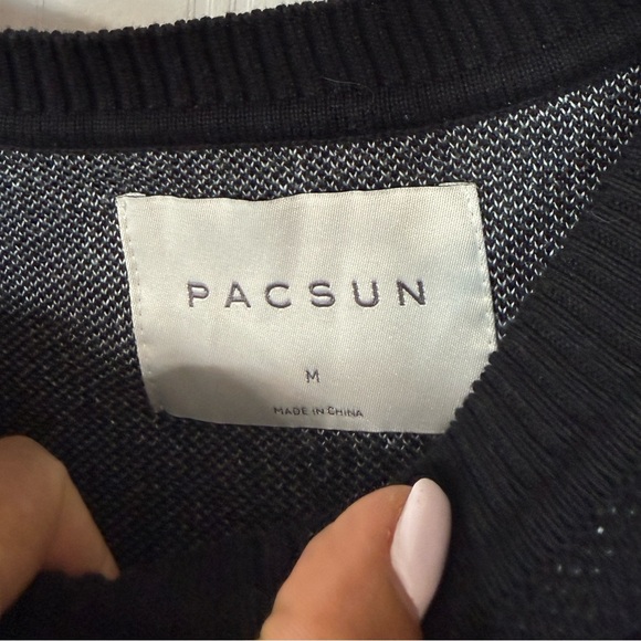 PacSun Black Knit Sweater with White Cherry Graphic Sz M (TXA963) - Picture 5 of 5